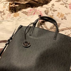 Micheal Kors purse